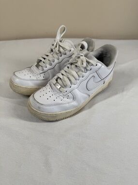 Share Nike Air Force 1 Sneakers Size 9W